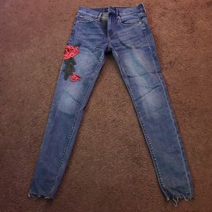 Jeans with floral embroidery